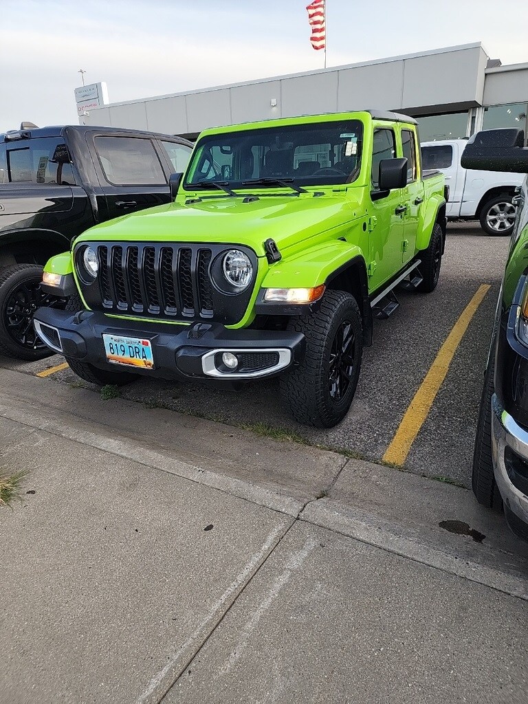 2021 Jeep Gladiator Sport photo 2