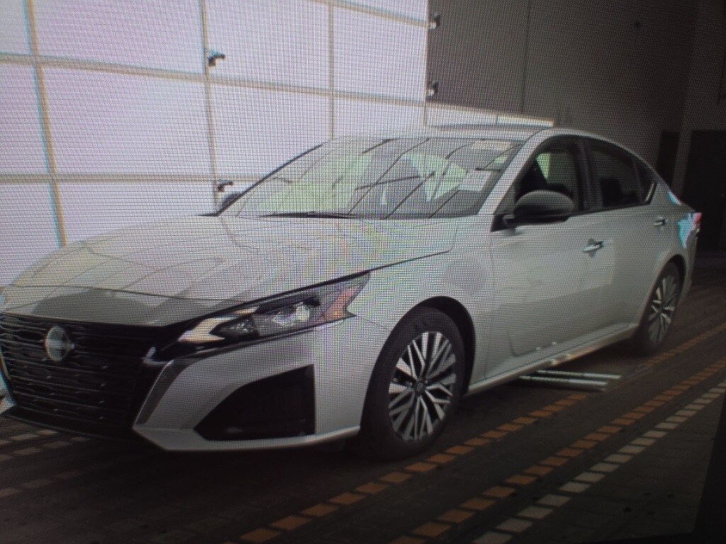 2024 Nissan Altima 2.5 SV photo 2
