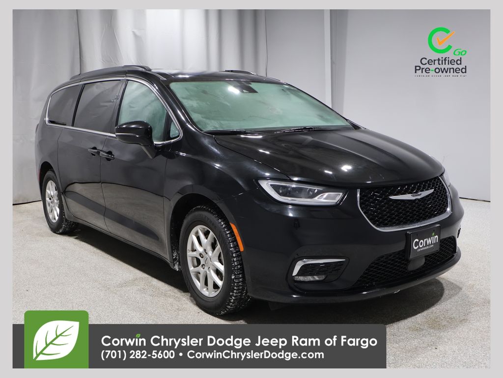 2022 Chrysler Pacifica Touring L's photo