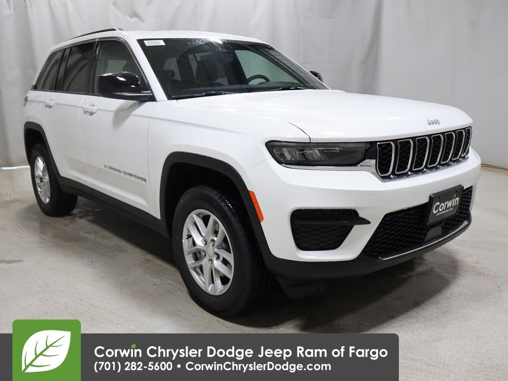 2025 Jeep Grand Cherokee Laredo's photo