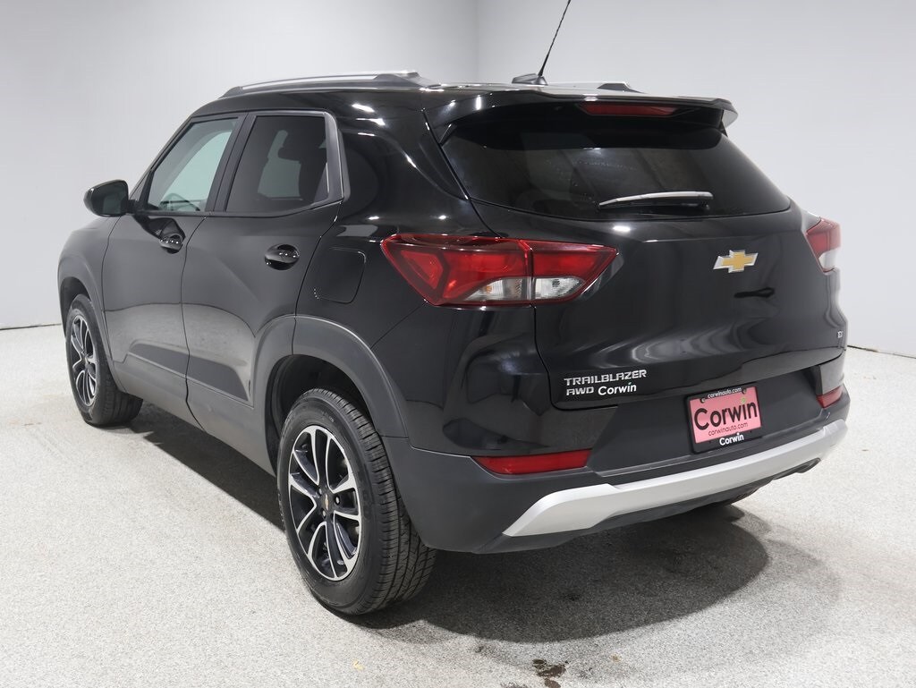 2025 Chevrolet Trailblazer LT photo 3