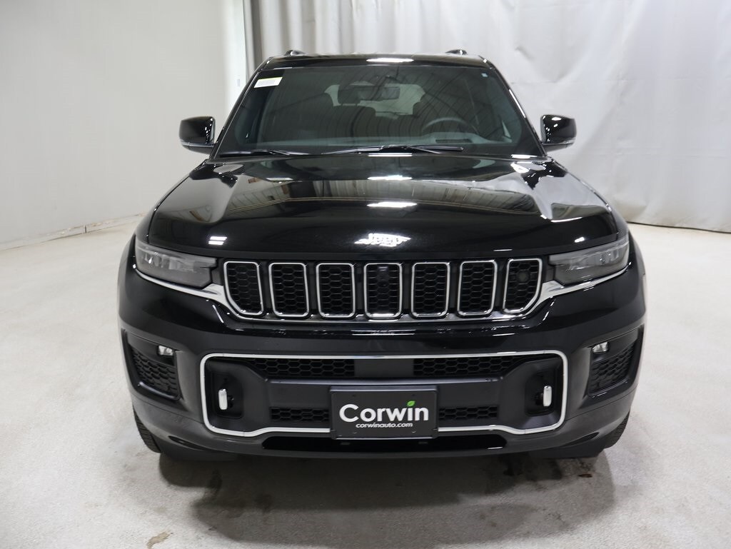 2025 Jeep Grand Cherokee Overland photo 2