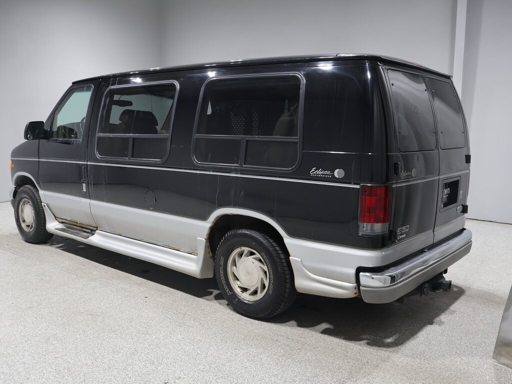 2002 Ford E-150 photo 4