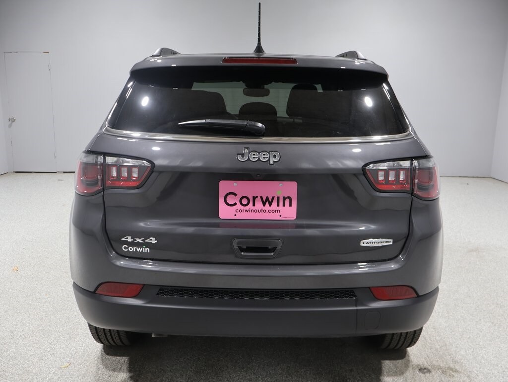 2024 Jeep Compass Latitude Lux photo 3