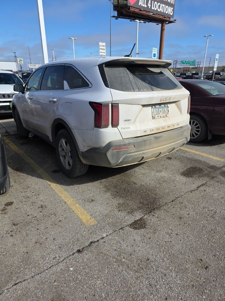 2022 Kia Sorento LX photo 2