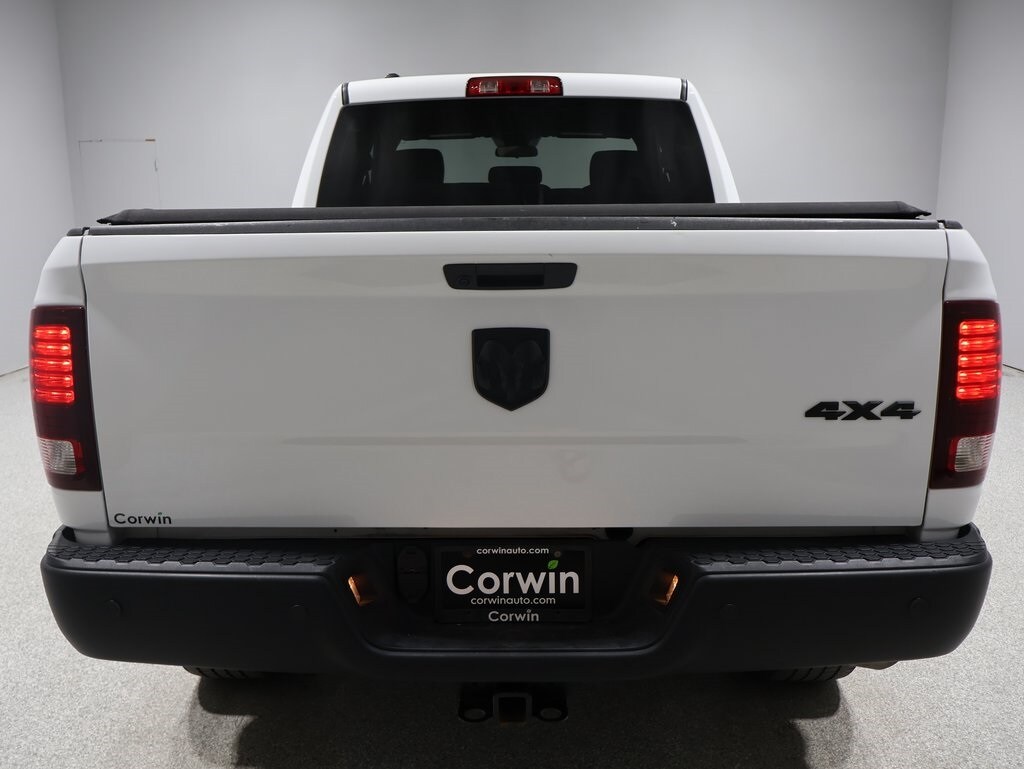 2022 Ram 1500 Classic SLT photo 3
