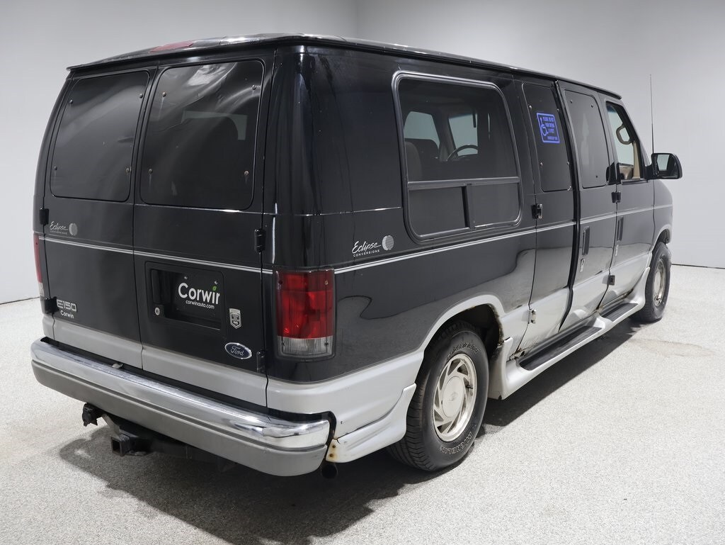 2002 Ford E-150 photo 2