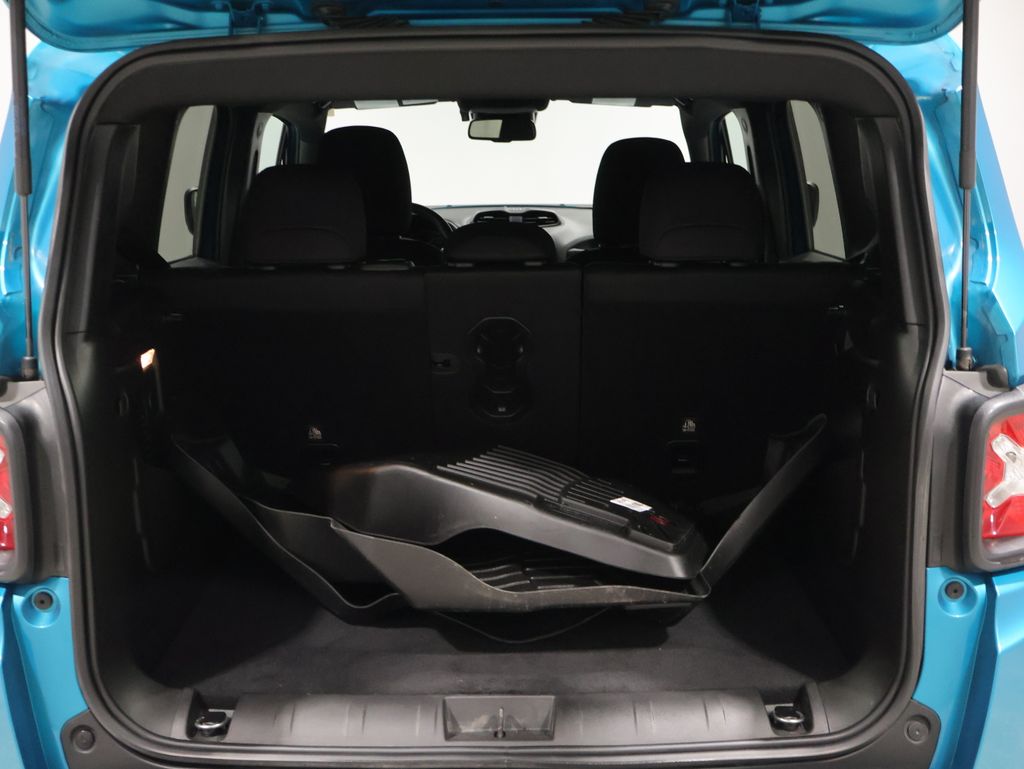 2021 Jeep Renegade Latitude photo 3