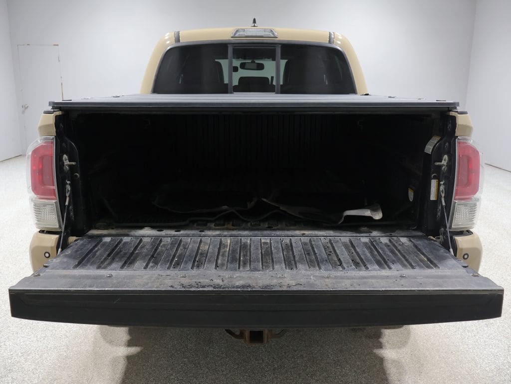 2016 Toyota Tacoma Limited V6 photo 4