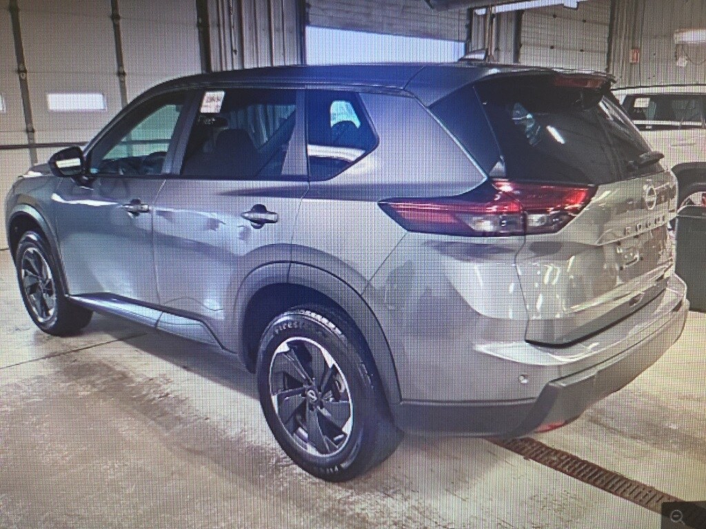 2024 Nissan Rogue SV photo 3