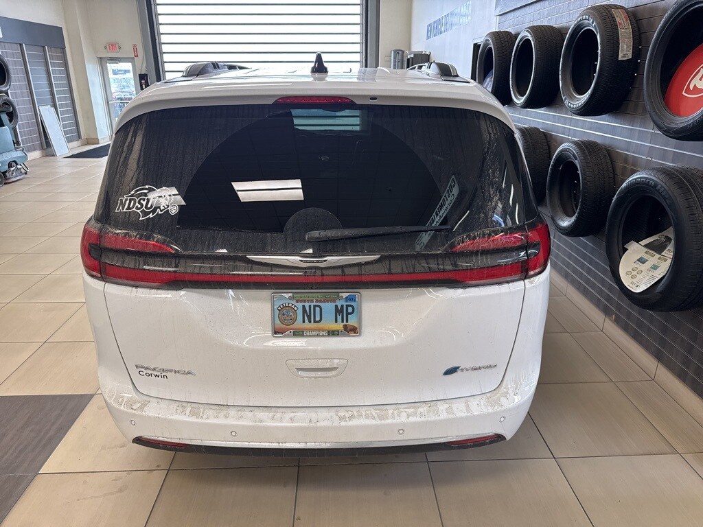 2025 Chrysler Pacifica Hybrid Pinnacle photo 4
