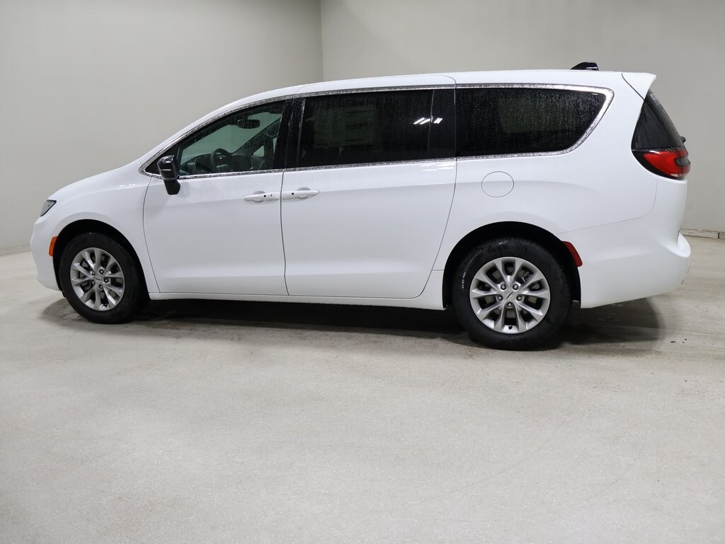 2025 Chrysler Pacifica photo 4