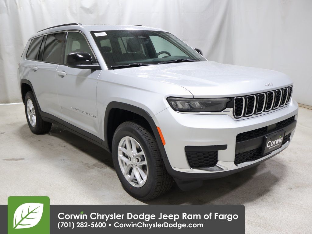 2025 Jeep Grand Cherokee L Laredo's photo