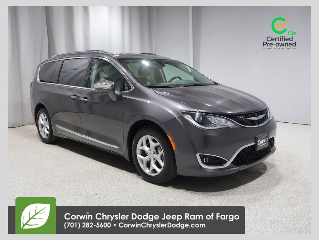 2019 Chrysler Pacifica Limited's photo
