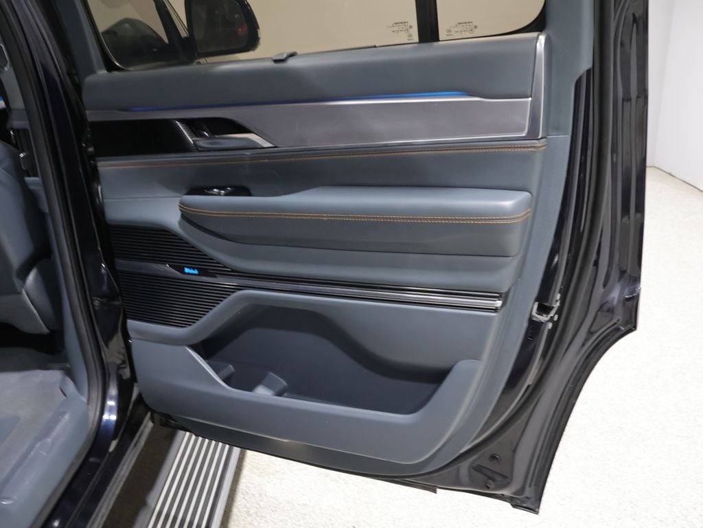 2022 Jeep Grand Wagoneer Series III - Photo 21