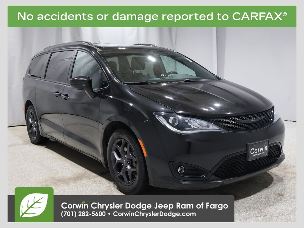 2018 Chrysler Pacifica Touring L Plus's photo