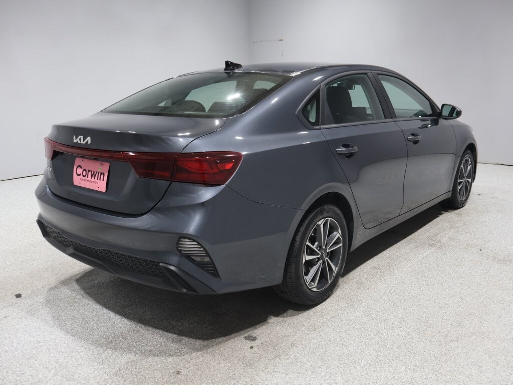 2024 Kia Forte LXS photo 2