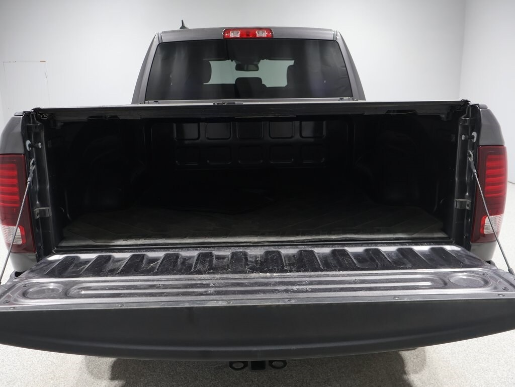 2021 Ram 1500 Classic SLT photo 4