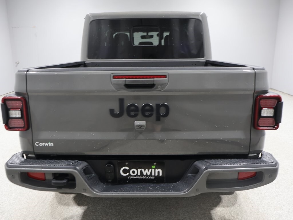 2023 Jeep Gladiator Overland photo 3