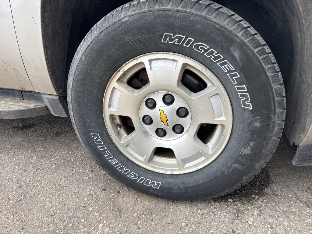 Used 2009 Chevrolet Suburban LT2 with VIN 1GNFK26379R163178 for sale in Fargo, ND