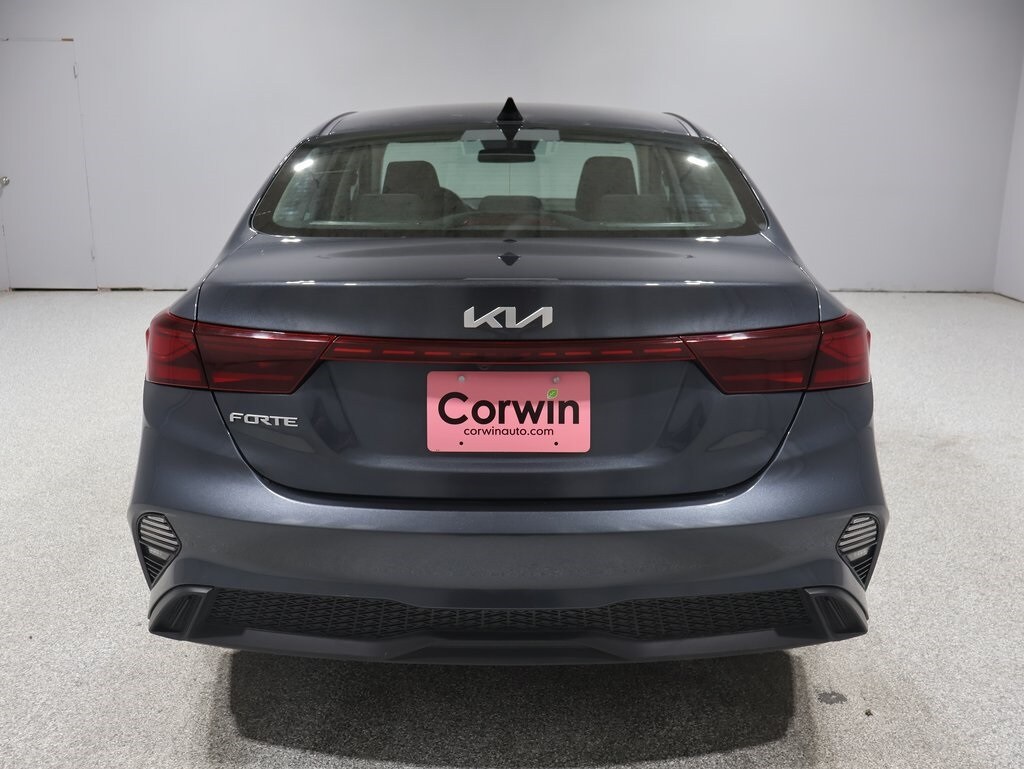 2024 Kia Forte LXS photo 3