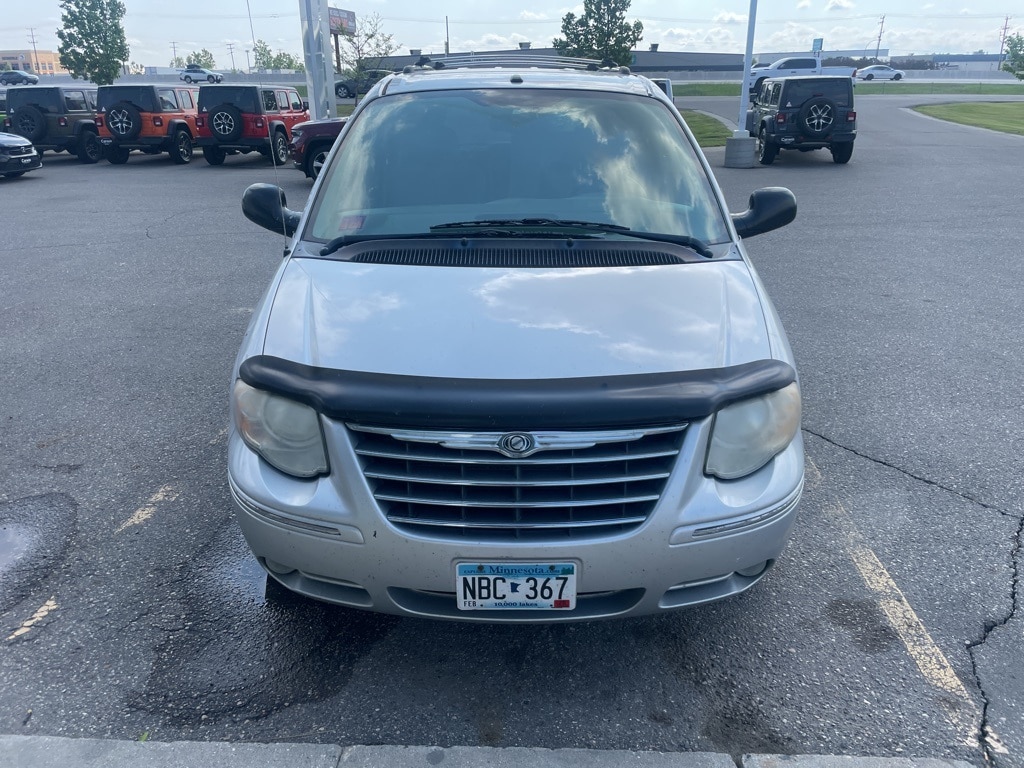 Used 2007 Chrysler Town & Country Limited with VIN 2A8GP64L87R100986 for sale in Fargo, ND