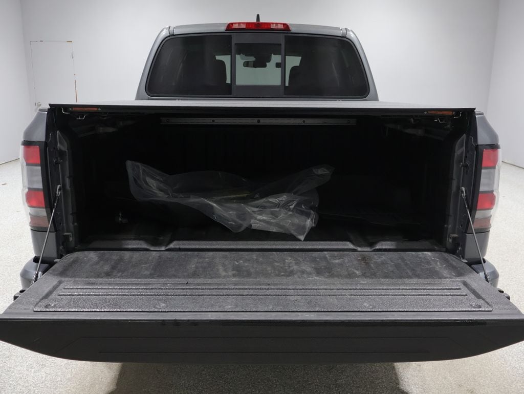 2022 Nissan Frontier SV photo 3