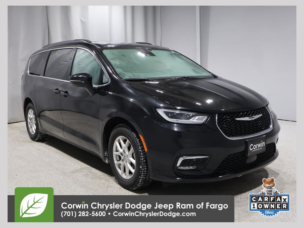 2022 Chrysler Pacifica Touring L's photo