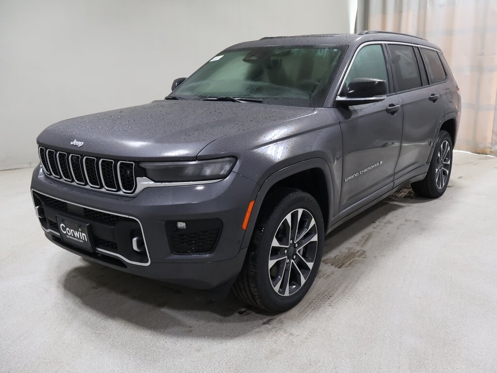 2025 Jeep Grand Cherokee Overland photo 3