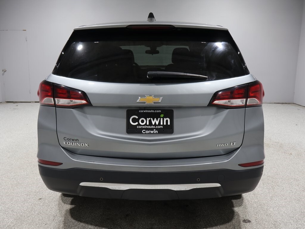 2023 Chevrolet Equinox LT photo 2