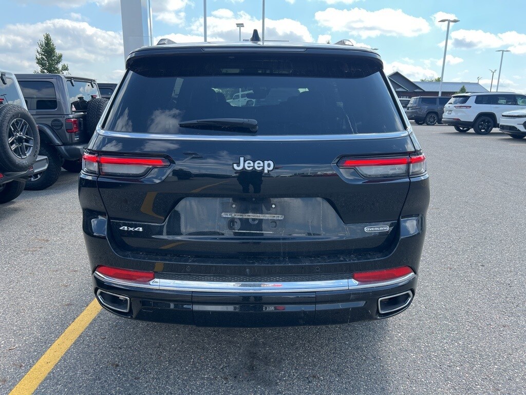 2024 Jeep Grand Cherokee Overland photo 2