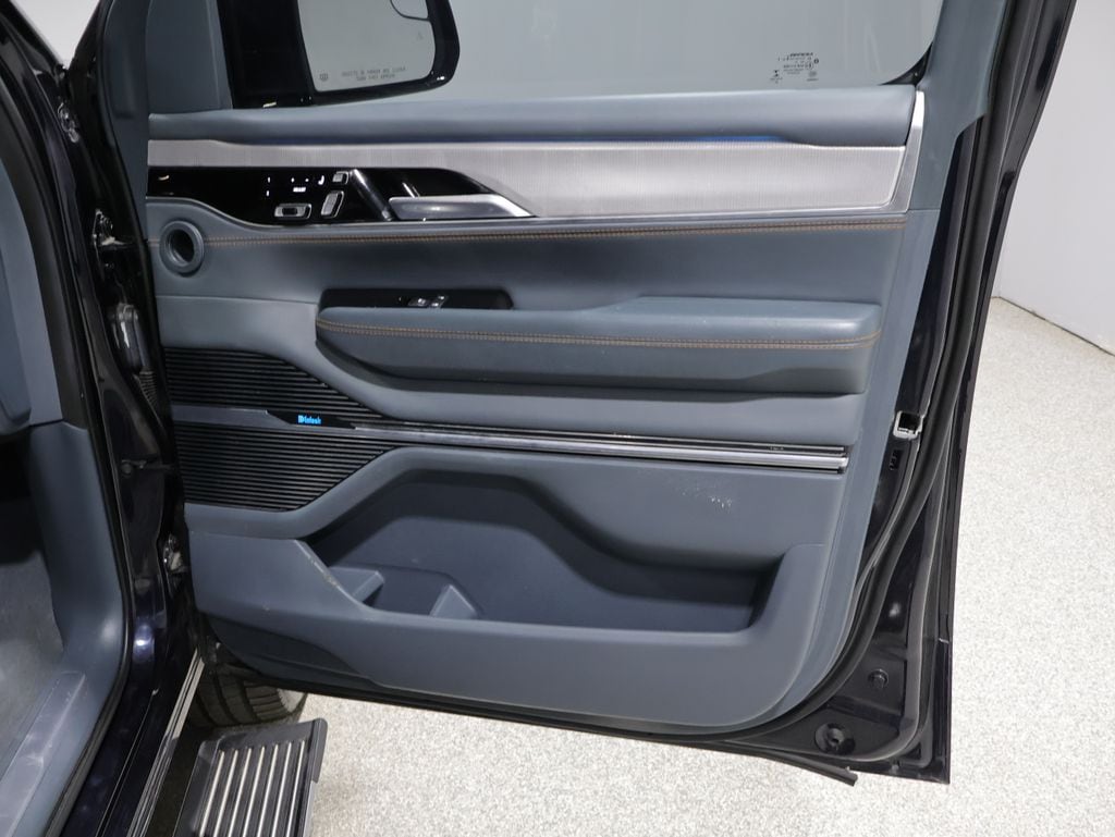 2022 Jeep Grand Wagoneer Series III - Photo 23