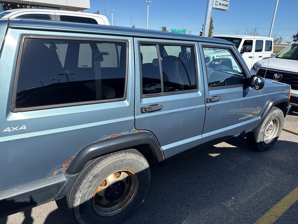 1997 Jeep Cherokee SE photo 2