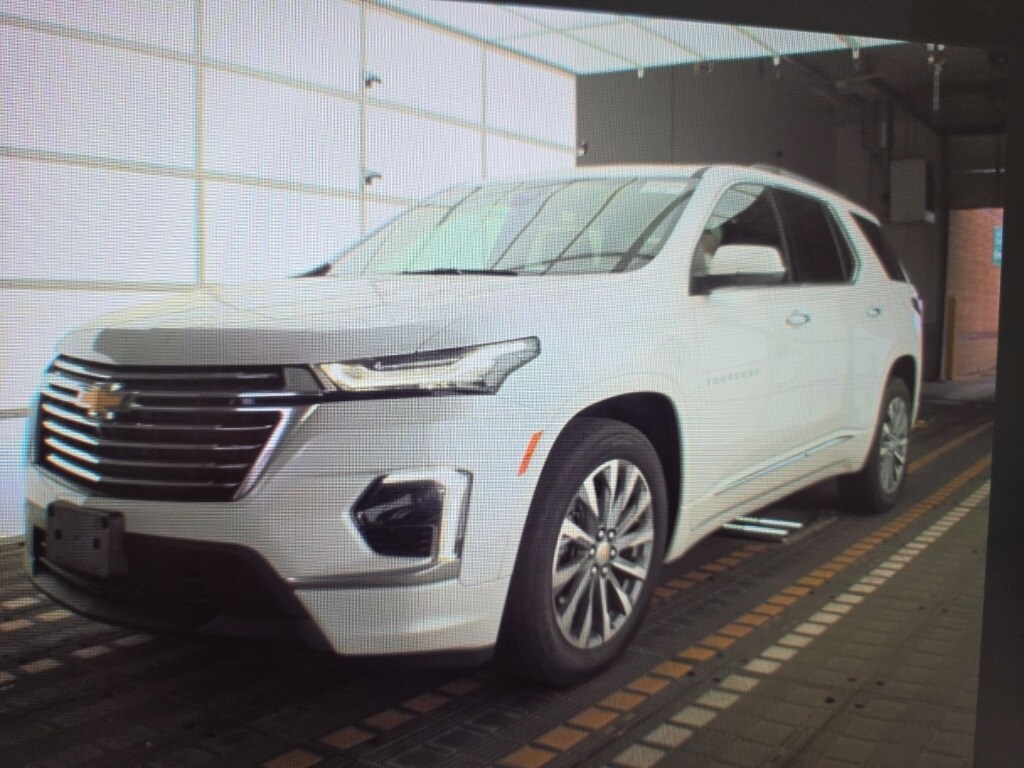 2023 Chevrolet Traverse Premier photo 2