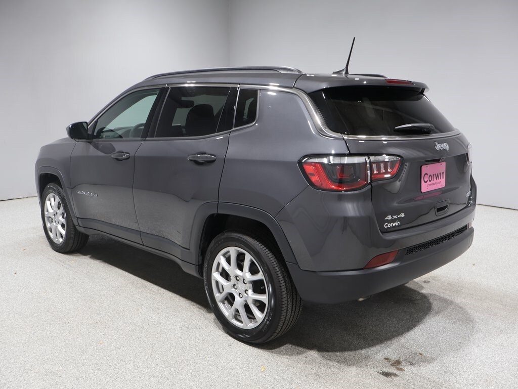 2024 Jeep Compass Latitude Lux photo 4