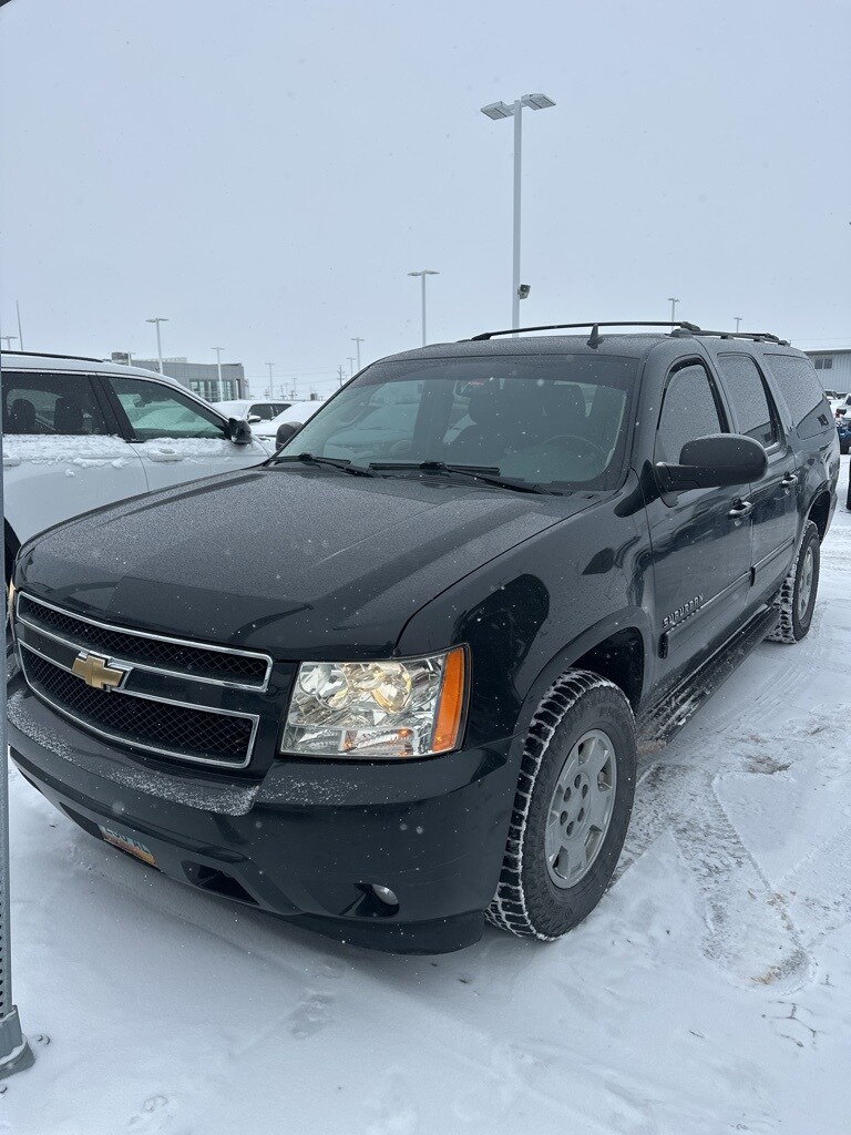 2011 Chevrolet Suburban 1500 photo 2