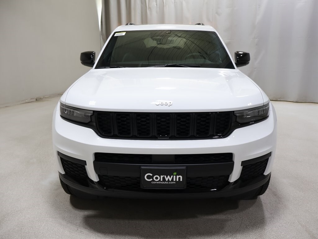 2025 Jeep Grand Cherokee Altitude photo 2