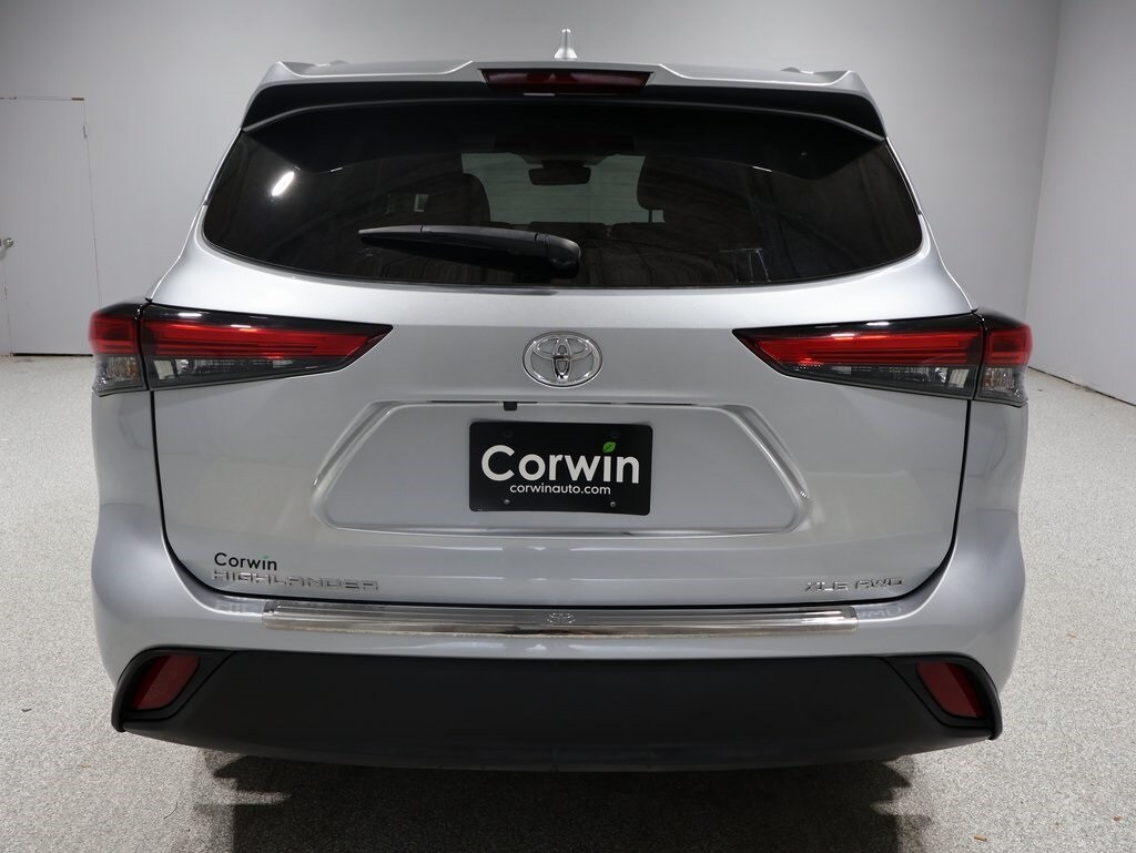 2023 Toyota Highlander XLE photo 3