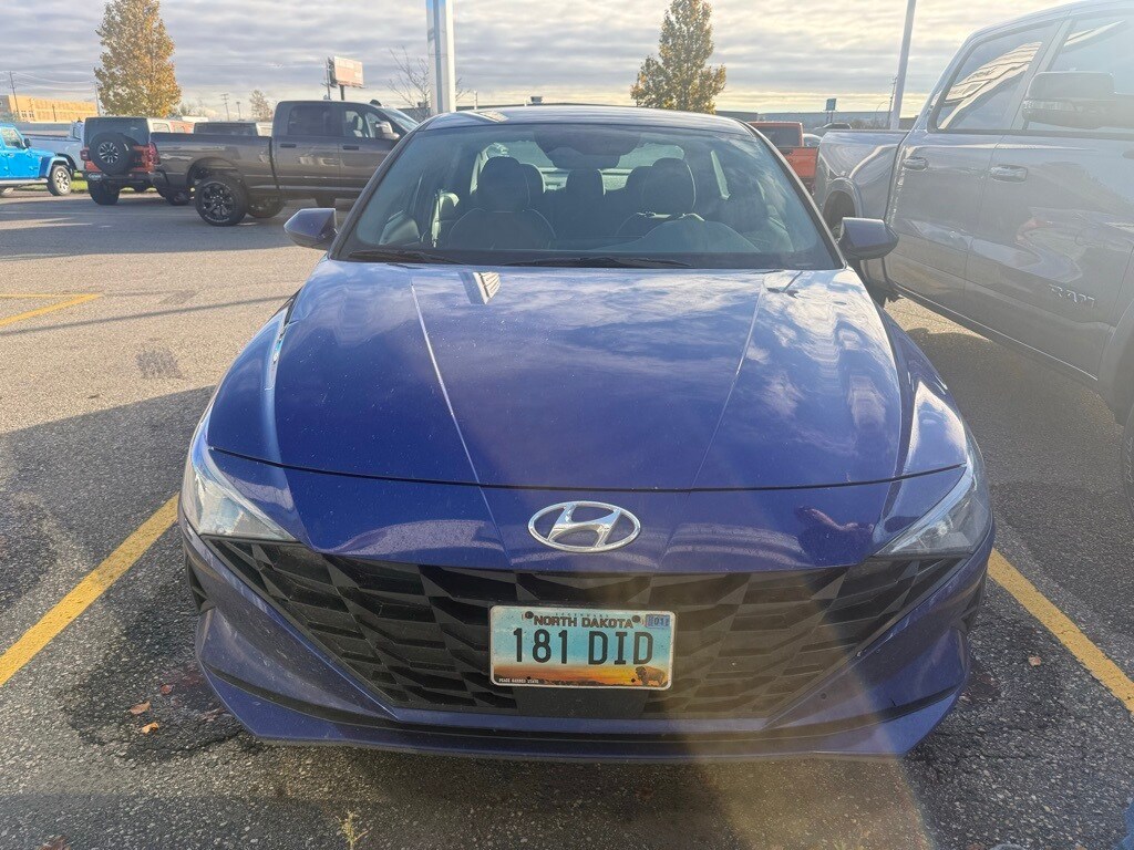 2023 Hyundai Elantra SEL photo 2