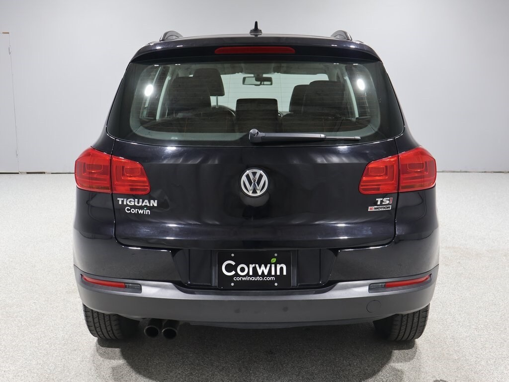 2017 Volkswagen Tiguan S photo 2