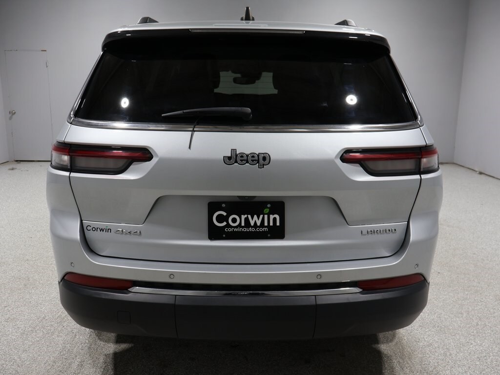 2023 Jeep Grand Cherokee Laredo photo 3