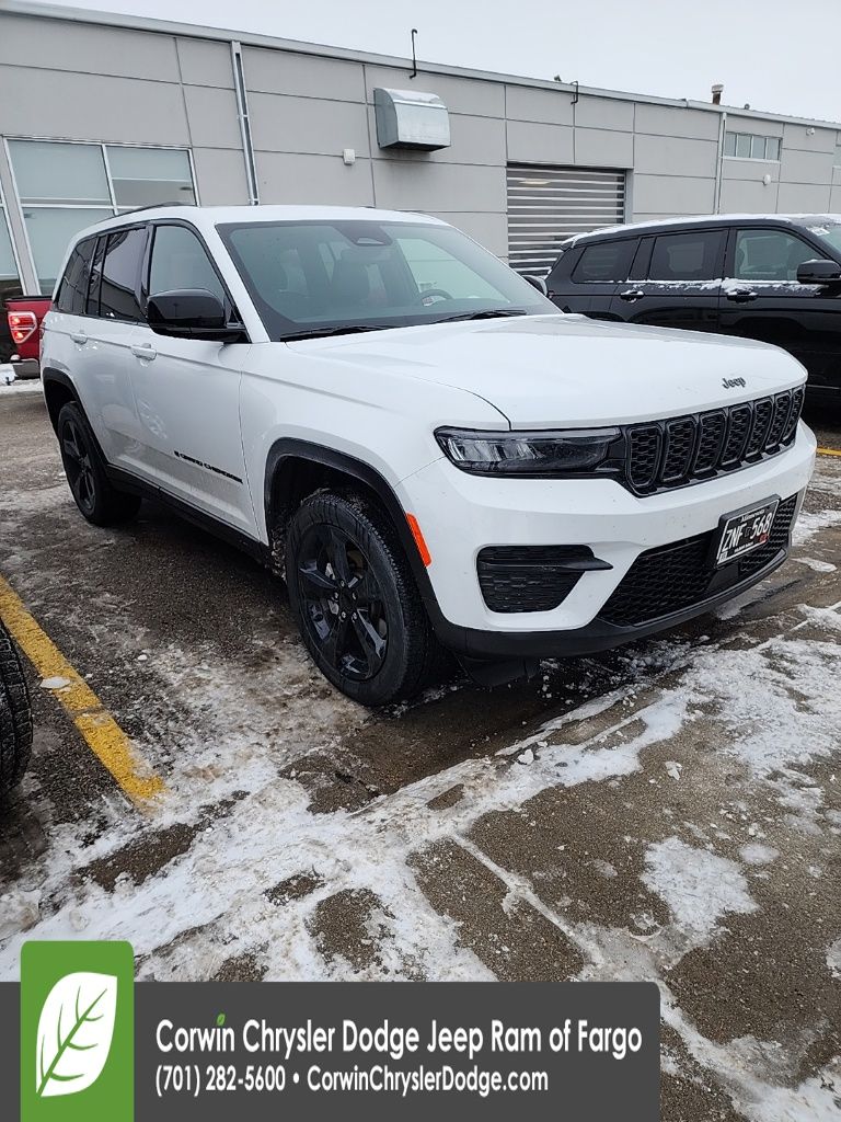 2023 Jeep Grand Cherokee Altitude's photo