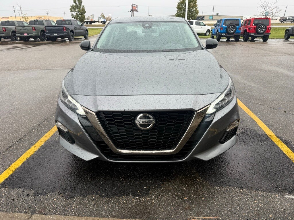 2020 Nissan Altima 2.5 SR photo 2
