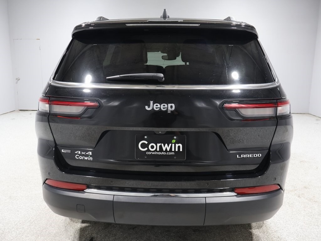 2022 Jeep Cherokee Laredo photo 2