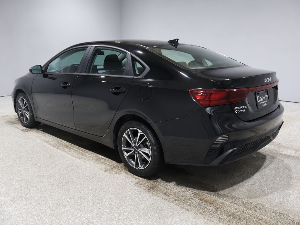 2023 Kia Forte LXS photo 4