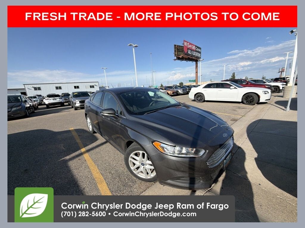 Used 2016 Ford Fusion SE Sedan