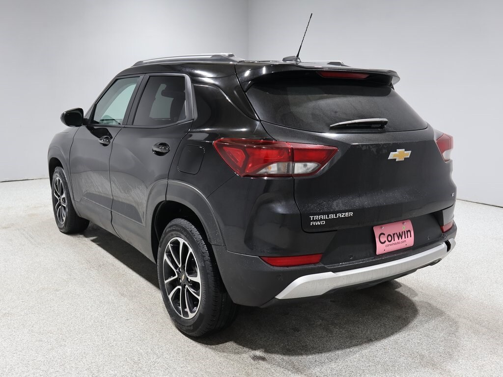 2024 Chevrolet Trailblazer LT photo 2