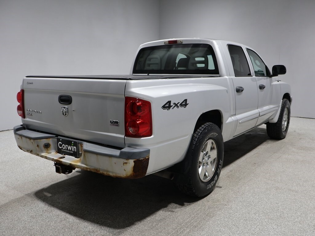 2005 Dodge Dakota SLT photo 2