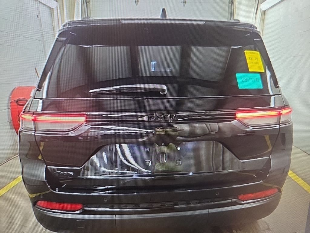 2024 Jeep Grand Cherokee Laredo Altitude X photo 4