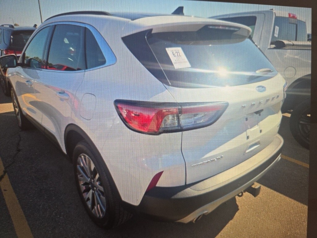 2022 Ford Escape Titanium photo 2